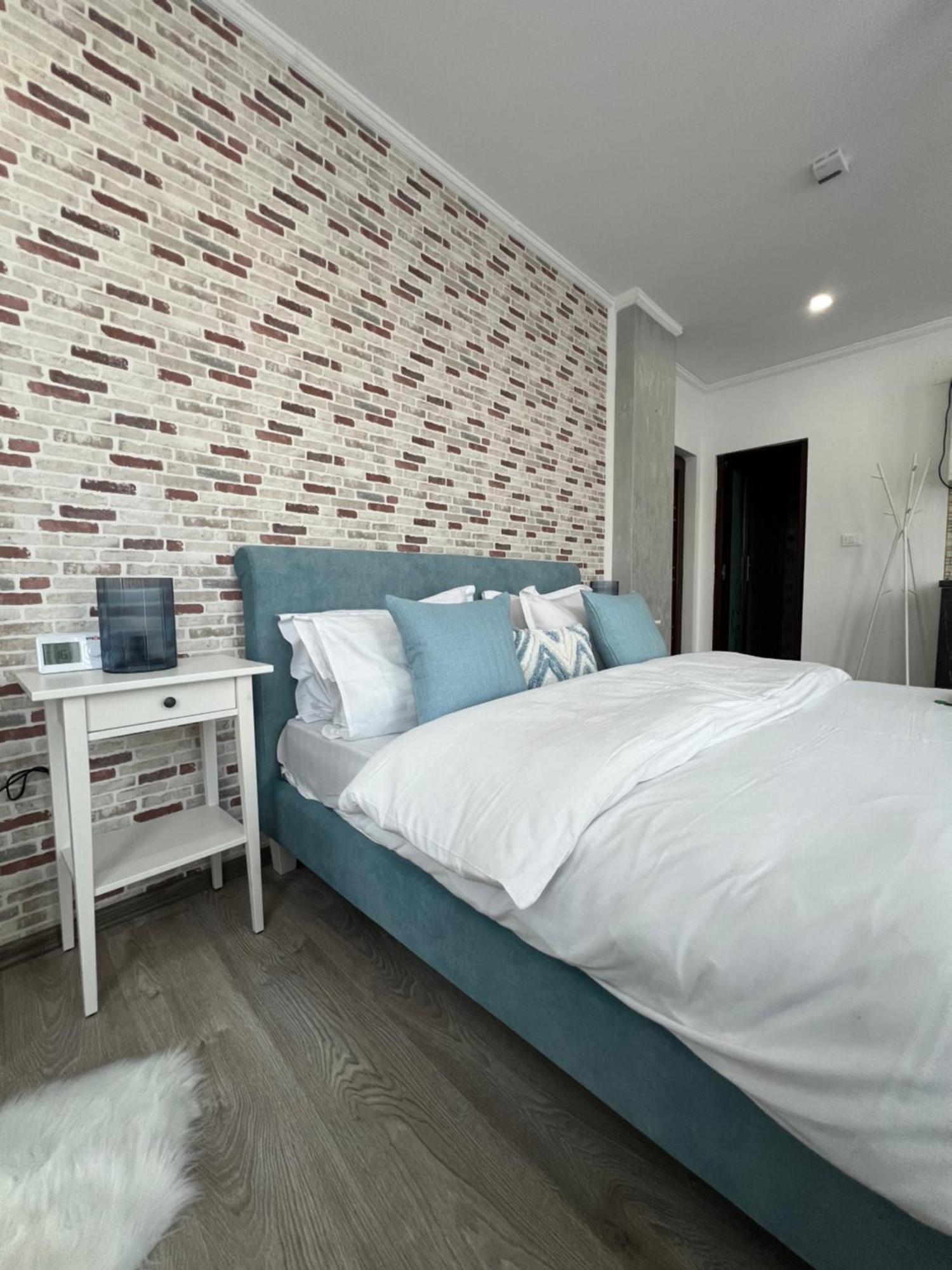 Apartment Cloud 9 *
